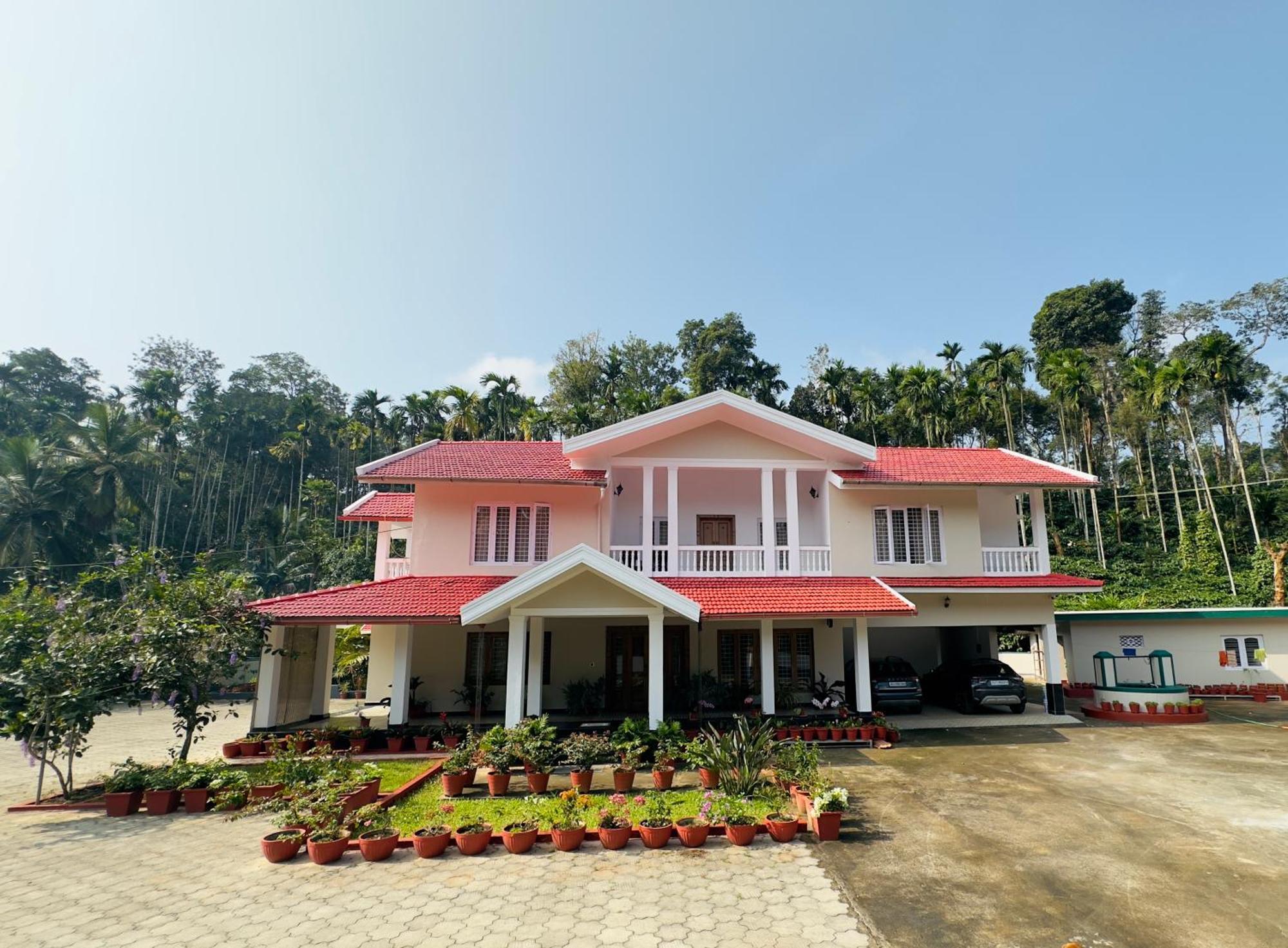 Green Castle Gonikoppal ภายนอก รูปภาพ